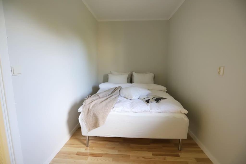 Nyrenoverad Laegenhet Med Perfekt Laege Naera Elmia 胡斯克瓦纳 外观 照片